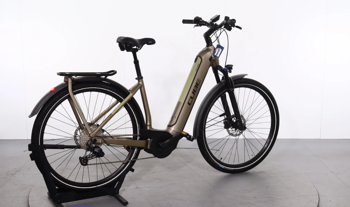 Cube Kathmandu Hybrid Pro 625    Año 2023 - Bicicleta Reacondicionada