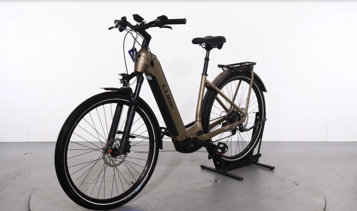 Cube Kathmandu Hybrid Pro 625    Año 2023 - Bicicleta Reacondicionada